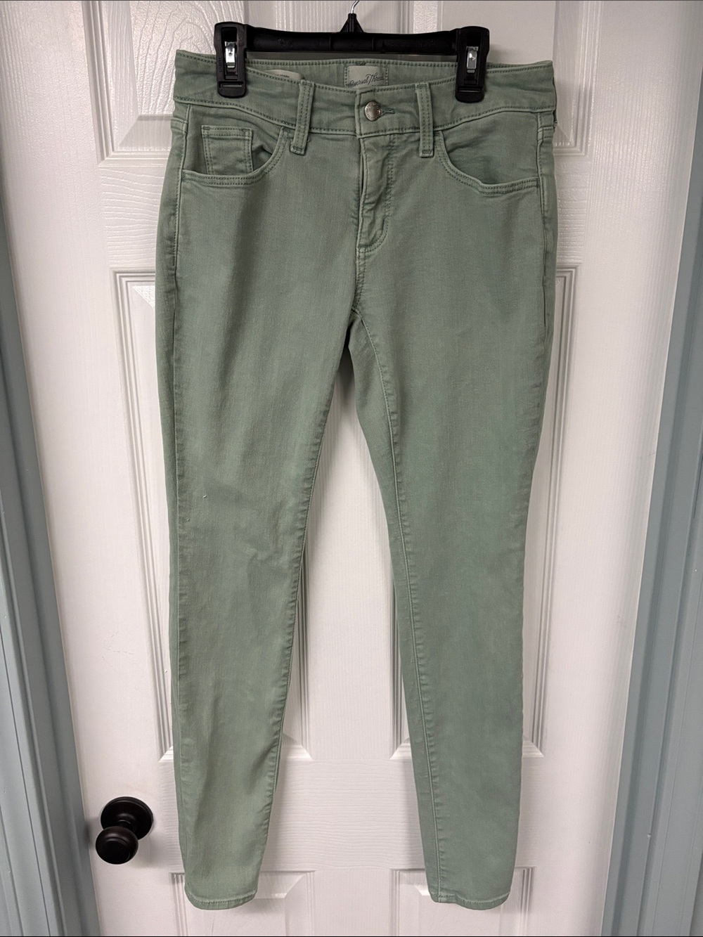 Universal Thread Women's Mid Rise Skinny Jeans in Sage Green size 2